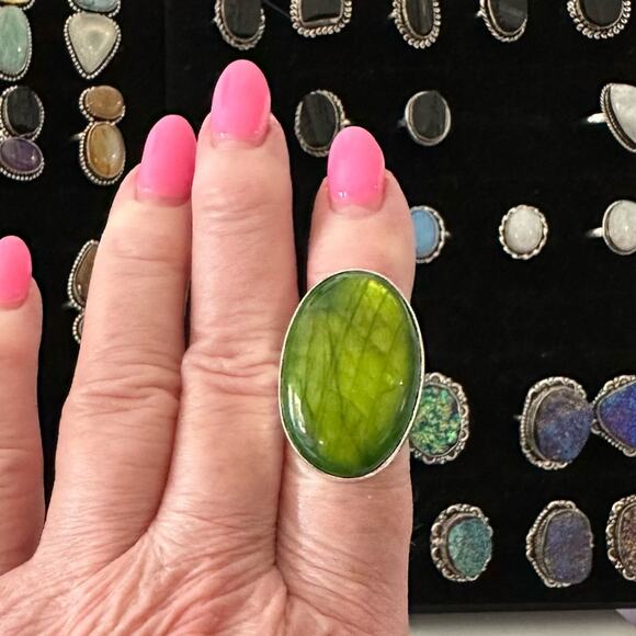 Green‎ labradorite fire gemstone solid sterling silver substantial ring size 7.5 - Picture 7 of 9